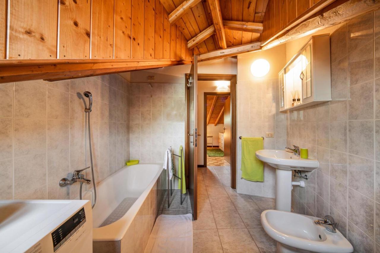 Mansarda Fra Monte E Lago Appartement Esino Lario Buitenkant foto